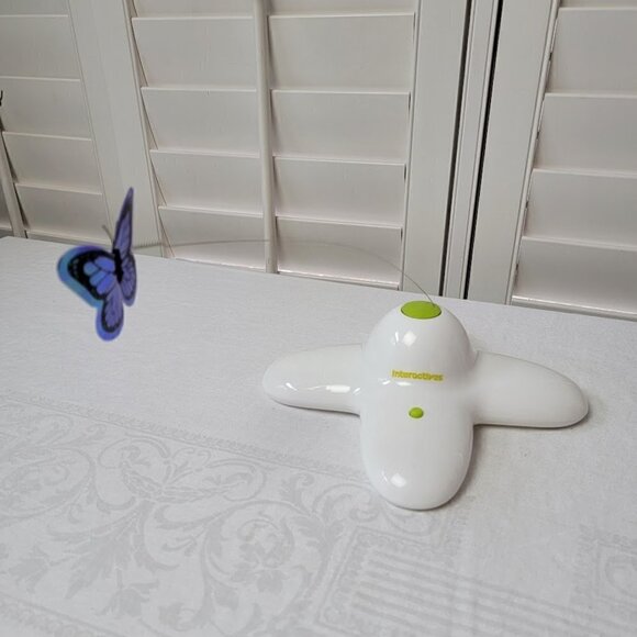 Interactive Butterfly Cat or Puppy Toy - Picture 2 of 8